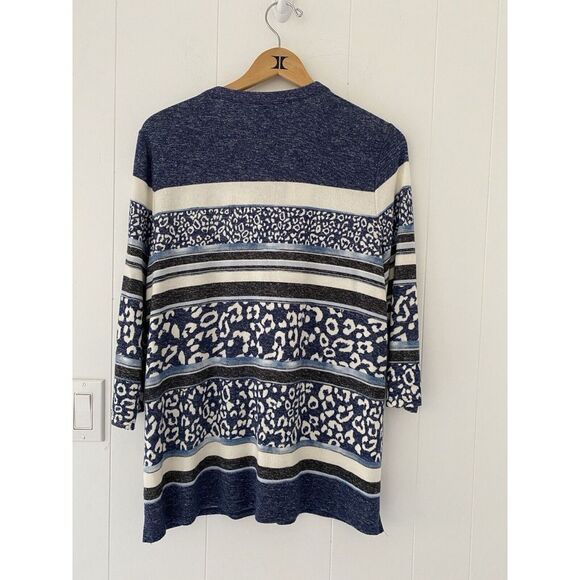 EUC Chico's Lace-up Tunic, Blue Animal Mixed Print, 3/4 Sleeve, Size 2 (large) - Picture 2 of 5